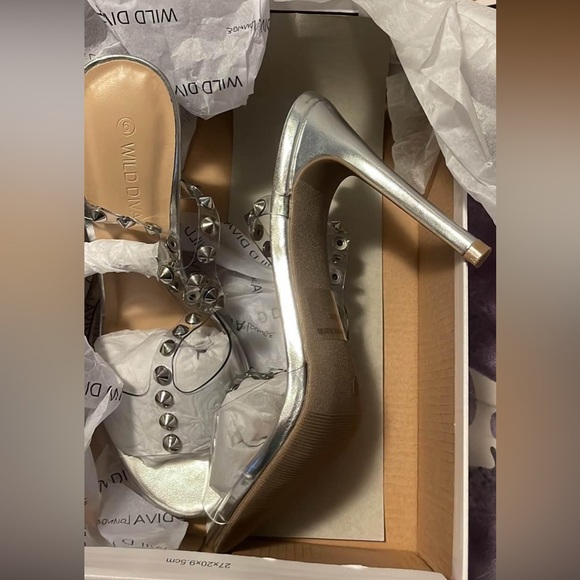 High heels - Picture 2 of 2